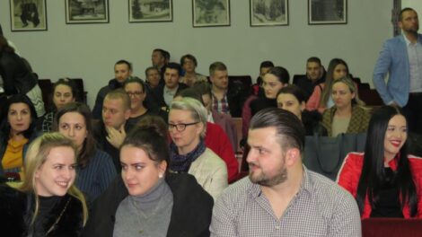 Veliki interes za tribinu "Perspektive i mogućnosti mladih u BiH"