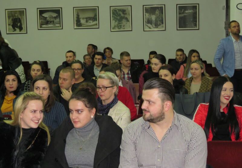 Veliki interes za tribinu "Perspektive i mogućnosti mladih u BiH"