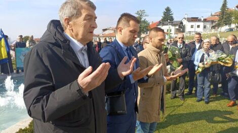 Predstavnici OO SDA Travnik danas u Sarajevu na obilježavanju godišnjice smrti Alije Izetbegovića