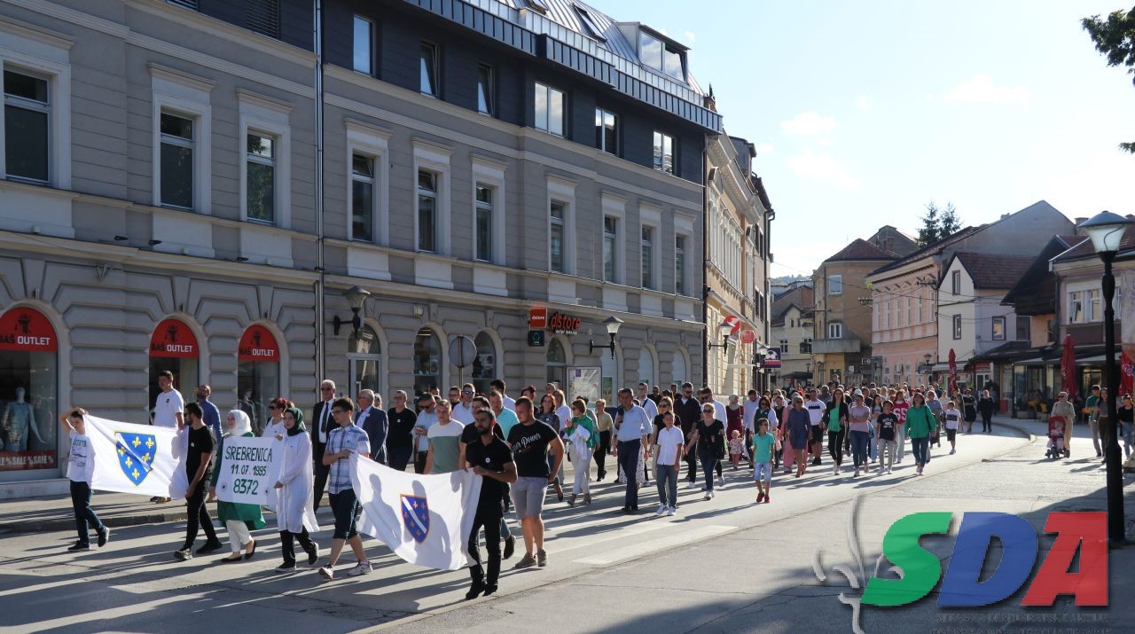 U Travniku održana Mirna šetnja za Srebrenicu
