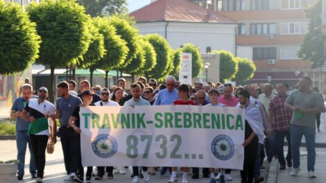 Mirnom šetnjom obilježen Dan sjećanja na genocid nad Bošnjacima Srebrenice