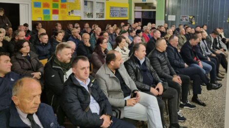 Na Docu održan sastanak mjesnih odbora SDA Slimena, Vakuf, Grahovik-Heldovi i Dolac