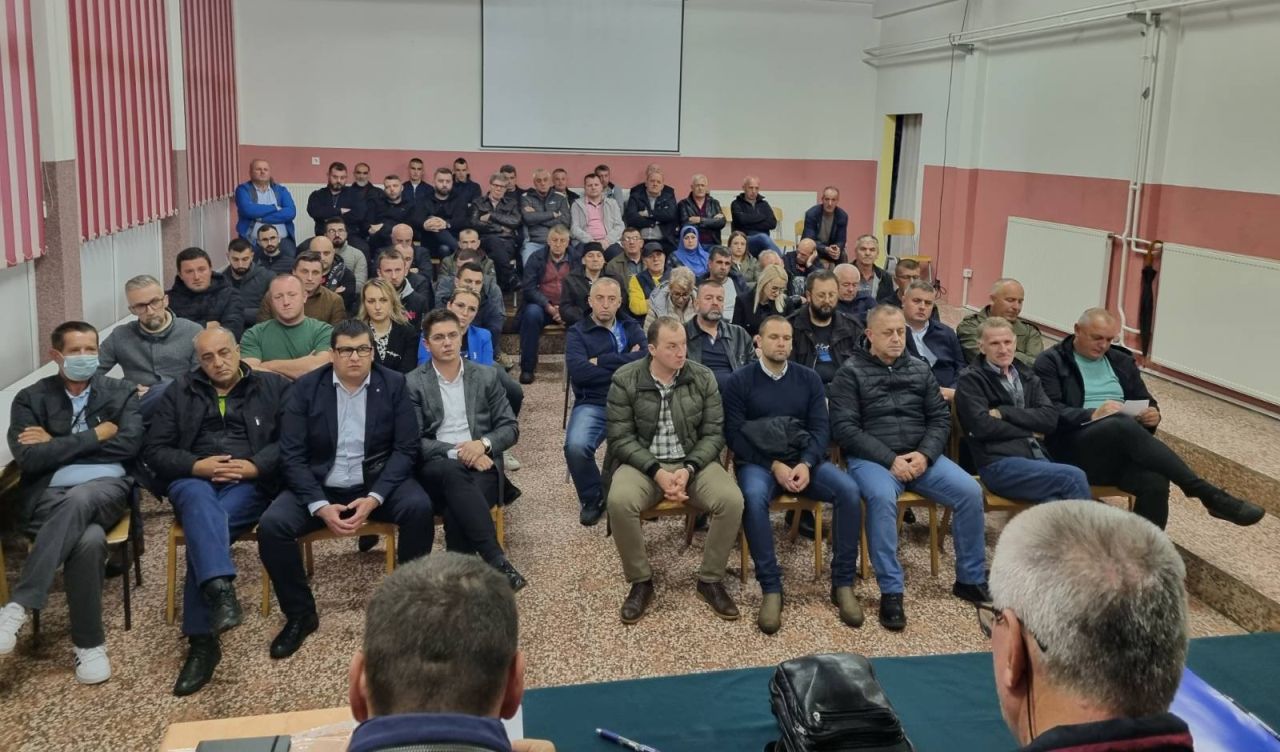 U Karauli održan sastanak mjesnih odbora SDA Gradina, Ćosići, Hamamdžići i Krčevine