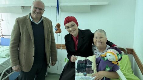 Lijep gest: Našu Džejlanu u bolnici posjetio načelnik sa delegacijom