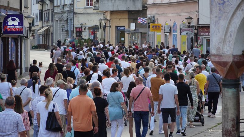 U Travniku održana Mirna šetnja za Srebrenicu