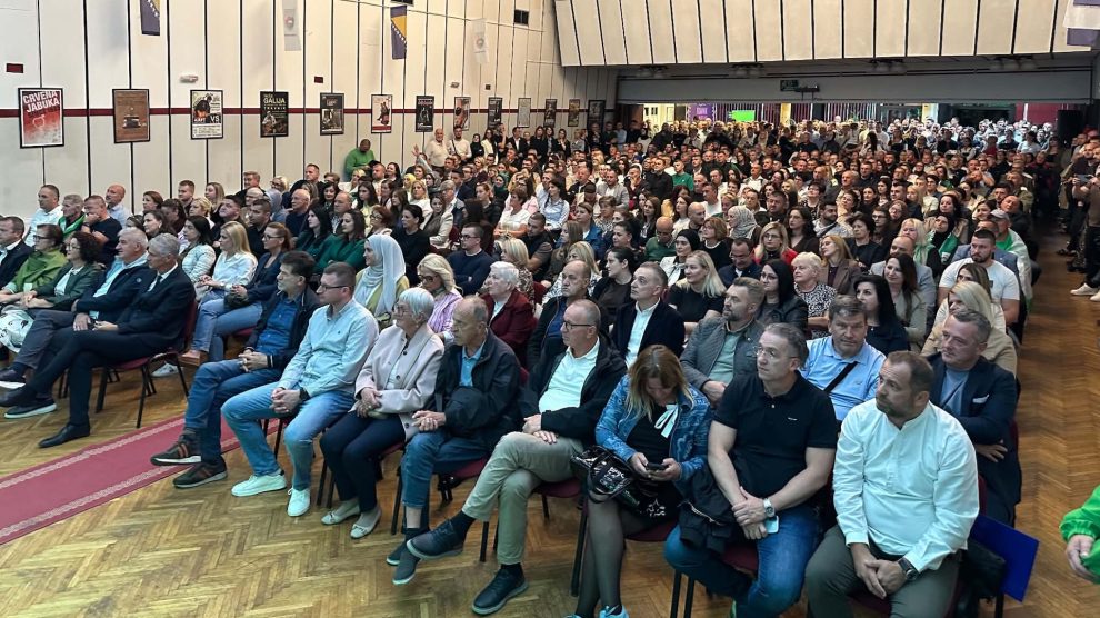 Brojni građani na predizbornom skupu OO SDA Travnik u Centru za kulturu